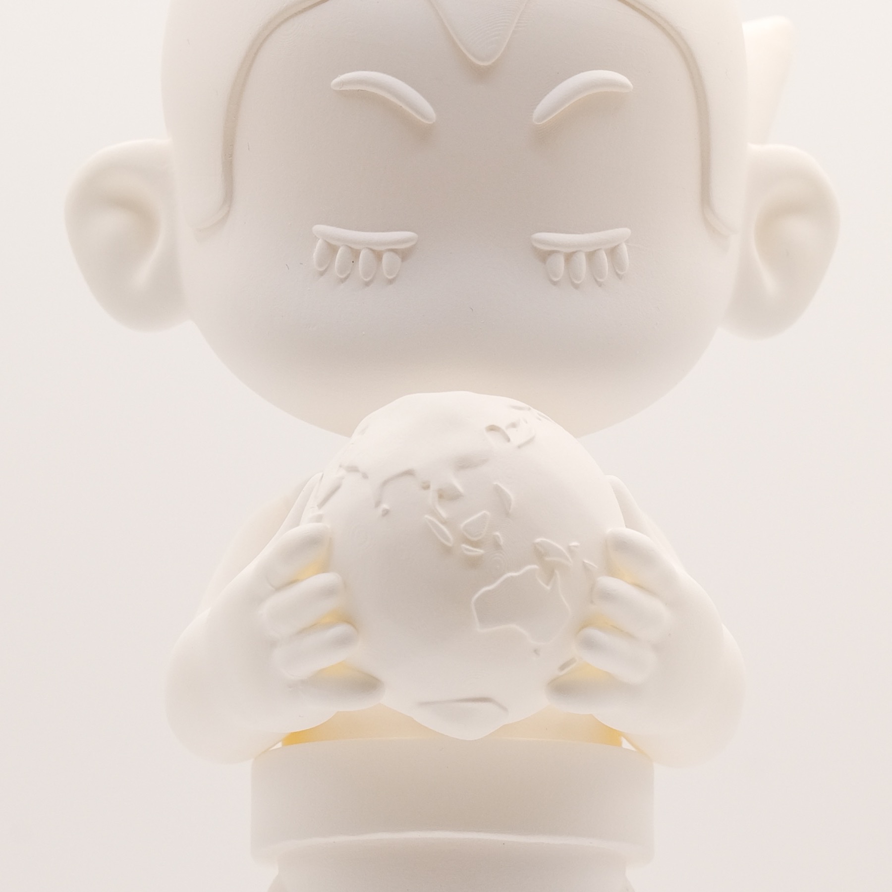 WHITE ASTRO BOY 顔と地球